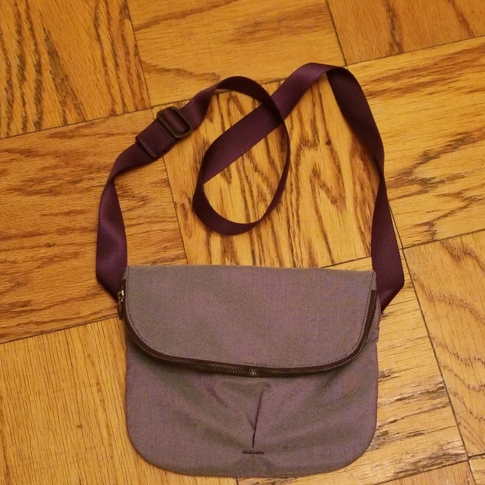 Lululemon Crossbody Lightweight Bag  in Purple